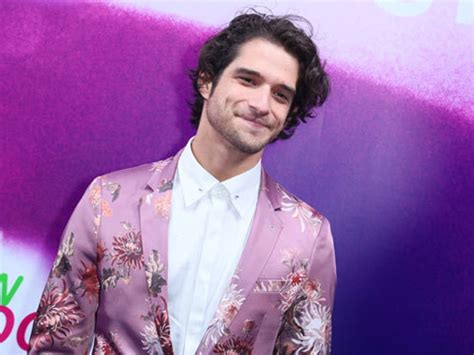 Tyler Posey Talks Making Out With Avan Jogia In Now Apocalypse Video