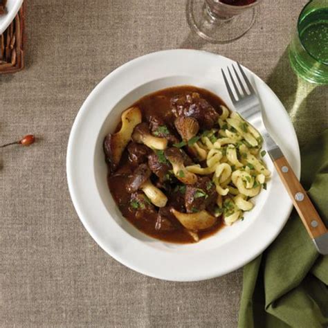 Gulasch Rezept für den Klassiker ESSEN UND TRINKEN