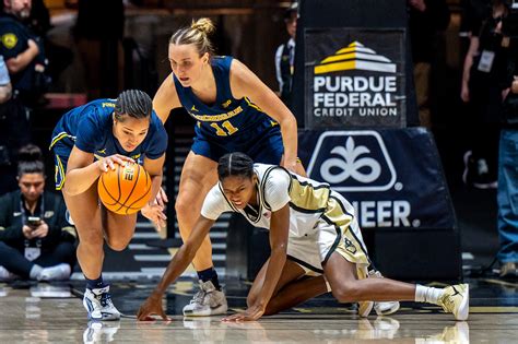 Michigan women's basketball rolls past Purdue, 87-60