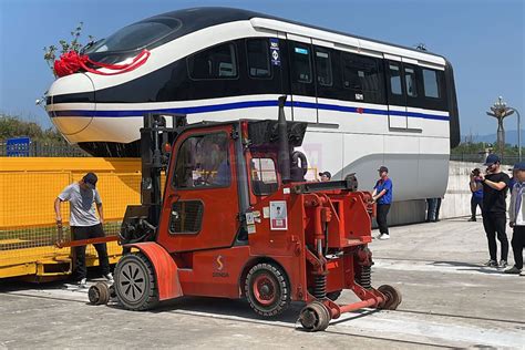 Ap S Cerim Nia Primeiro Trem Da Linha Ouro J Foi Desmontado Para