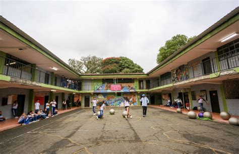 Comenz Mejoramiento De La Infraestructura Educativa En Medell N En