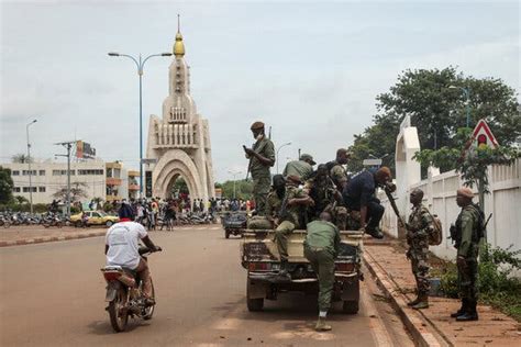 Mali Coup Leaders Pledge Democracy After Deposing President - The New ...