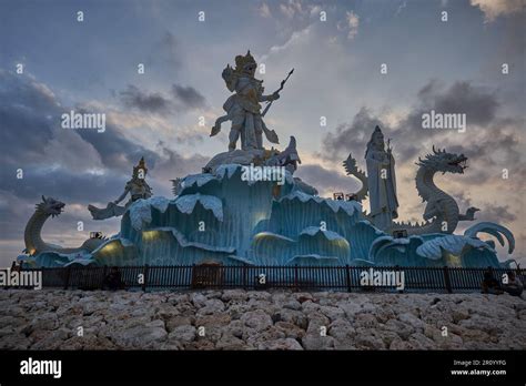 Estatua De Varuna El Dios Del Cielo El Agua Y El Oc Ano En Pantai