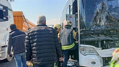 TEM Otoyolu nda TIR ve otobüsün karıştığı feci kaza Ankara yolu