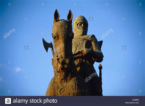 Robert the bruce statue horse hi-res stock photography and images - Alamy