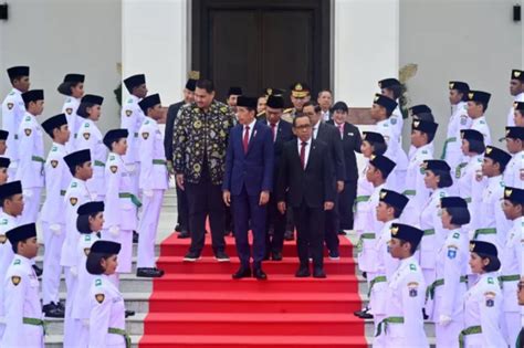 Nama Dan Asal Sekolah Anggota Paskibraka Sebagai Pengibar Bendera Merah