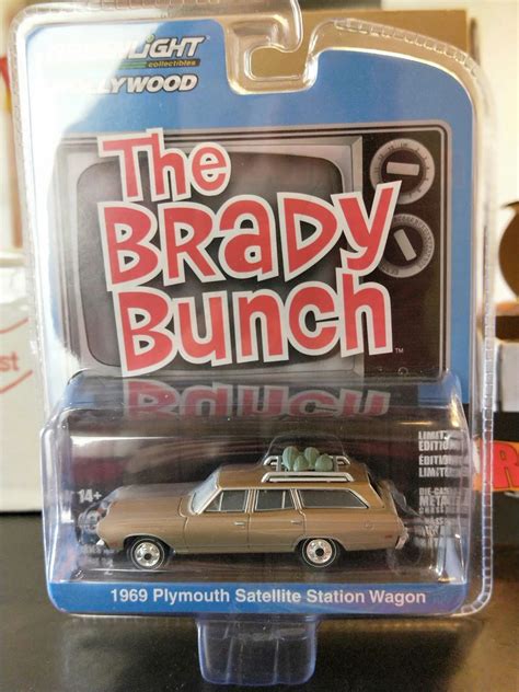 Greenlight 1969 Plymouth Satellite Station Wagon The Brady Bunch