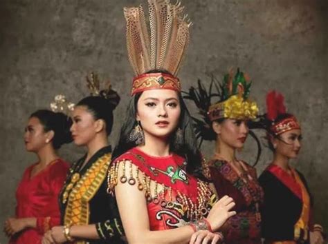 Jenis Pakaian Adat Tradisional Indonesia Penjelasannya