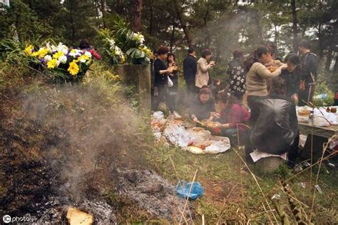 清明節上墳的規矩你知道嗎？先上墳還是先燒紙？這裡面都有講究！ 每日頭條