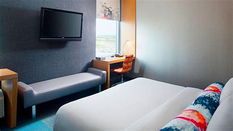 Philadelphia Airport Hotels near South Philadelphia | Aloft Philadelphia Airport