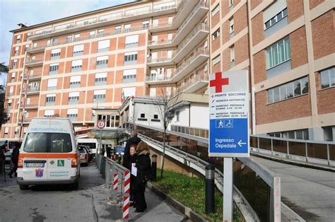 D In Escandescenze Al Pronto Soccorso Arrivano Polizia E Carabinieri