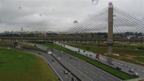 Rodovia Ayrton Senna tem trânsito lento na manhã desta terça feira 22