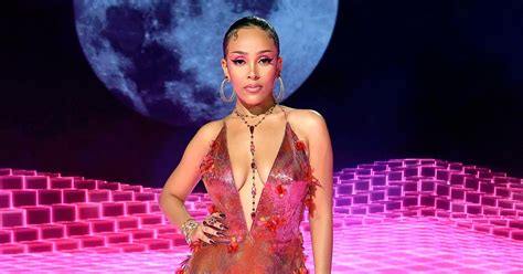 How Tall Is Doja Cat Streets Rapper Is Known To Flaunt Her Height By