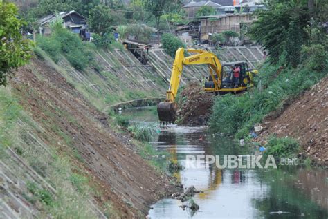 Normalisasi Sungai Cisaranten Republika Online