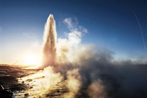 Premium Photo Eruption Of Strokkur Geyser In Iceland Winter Cold