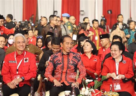 Momen Megawati Dan Jokowi Tertawa Tawa Di Rakernas Pdip Herald Id