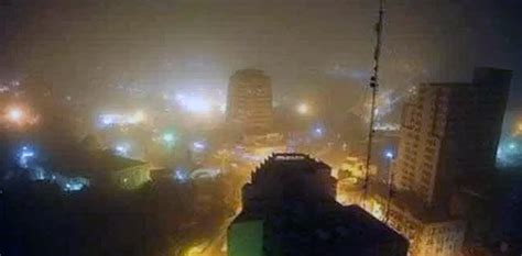 Dust Storm Enters Karachi Visibility Affected