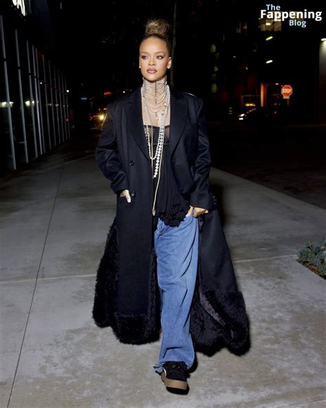 Rihanna Shows Off Her Sexy Tits In A Sheer Bra 21 Photos OnlyFans Leaked Nudes