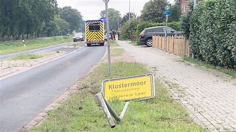 Unfall in Klostermoor Autofahrer überfährt Ortsschild auf 3 Südwieke