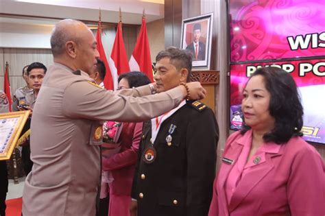 Lepas Personel Wisuda Purna Tugas Wakapolda Kalteng Terimakasih