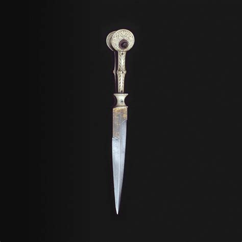 medieval ear dagger