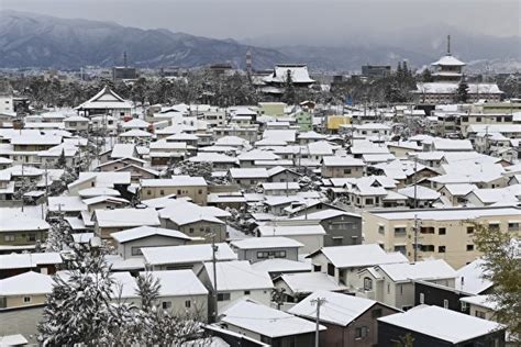 組圖：寒流襲日韓 擾亂交通 民眾冒雪出遊 大紀元