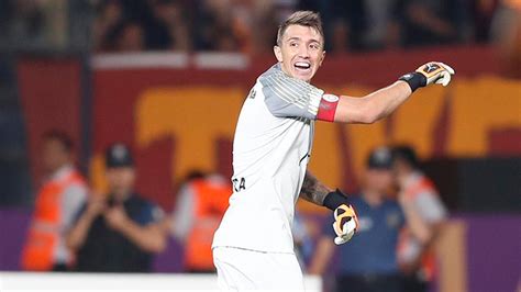 Fernando Muslera Ok K T Bir Sahada Nemli Bir Puan Ald K Fanatik