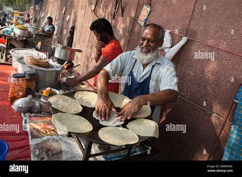 Street food stall india hi-res stock photography and images - Alamy