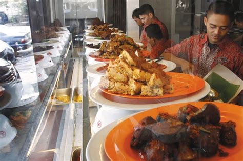 Kisah Kakak Beradik Asal Kebumen Yang Sukses Jualan Nasi Padang Kini