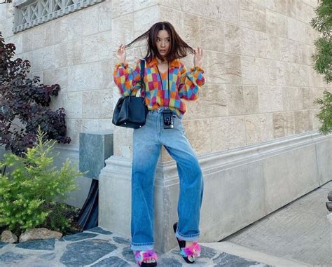 10 Inspirasi Daily Outfit Yang Comfy Ala Mo Monchanok