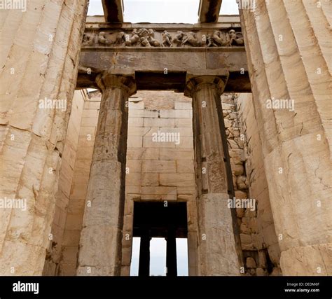 Columnas D Ricas En Templo De Hefesto Gora Griega De Atenas Grecia