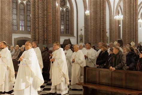 RELACJA ZDJĘCIA Wernisaż wystawy obrazów Zwiastowania II edycji