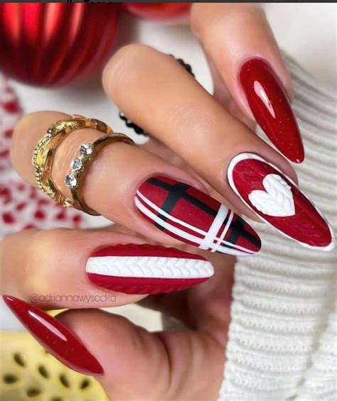 17 Festive Christmas Nail Designs For 2023 Thepinkgoose