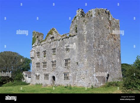 Leamaneh Castle in County Clare, Ireland Stock Photo - Alamy