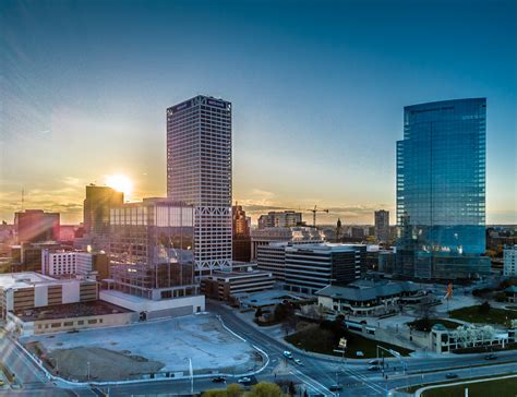 Milwaukee Sunset Aerial View Of The The Sun Setting Over D Flickr