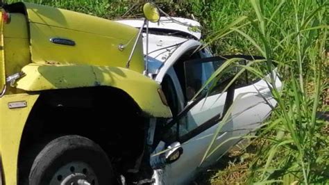 Chocan tráiler y auto en la Teapa Villahermosa un muerto