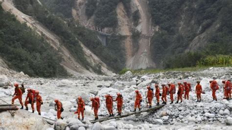 Sube a 74 el número de muertos por el sismo en el suroeste de China