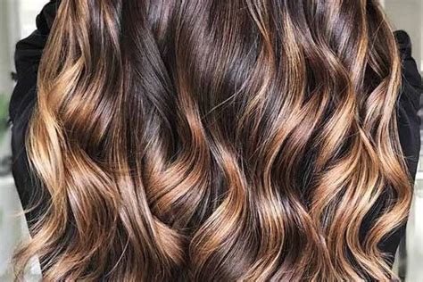 3 estilos de balayage ideales para morenas que te harán lucir más joven