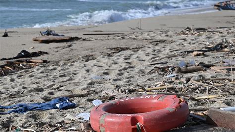 Naufraga Un Barchino Al Largo Di Lampedusa Salvati 38 Migranti