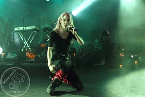 A nice pic from the Visions tour : Grimes