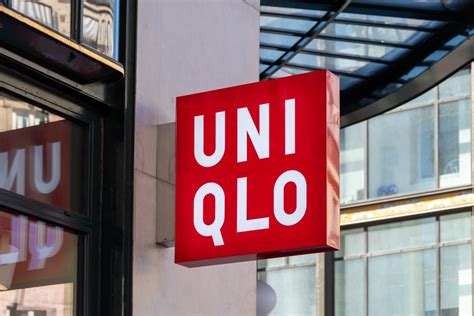 Uniqlo apre a Roma la curiosità sull errore del nome che in pochi