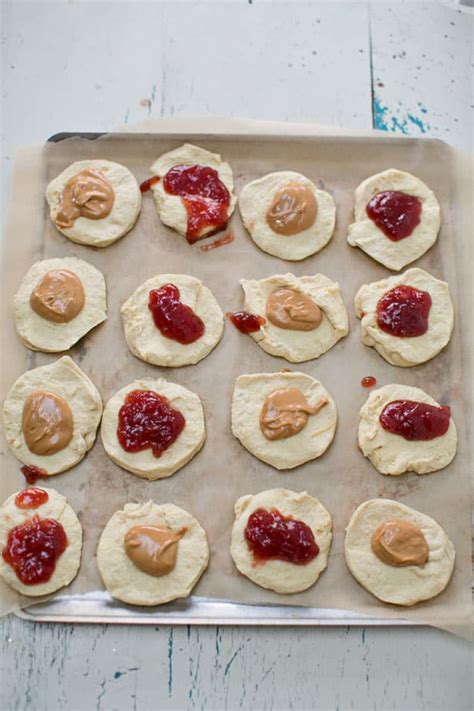 Peanut Butter And Jelly Pull Apart Bread