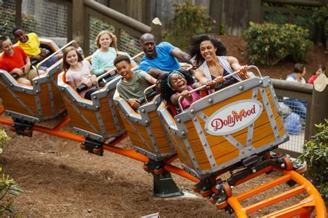 NEW! Dollywood Day Trip From Nashville - Gray Line Tennessee