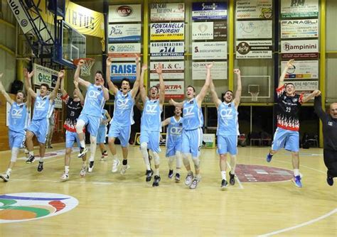 La Robur Saronno Batte Cermenate E Festeggia La Promozione In Serie B