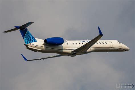 United Express Commuteair Erj N Iah Walter Edgar Flickr