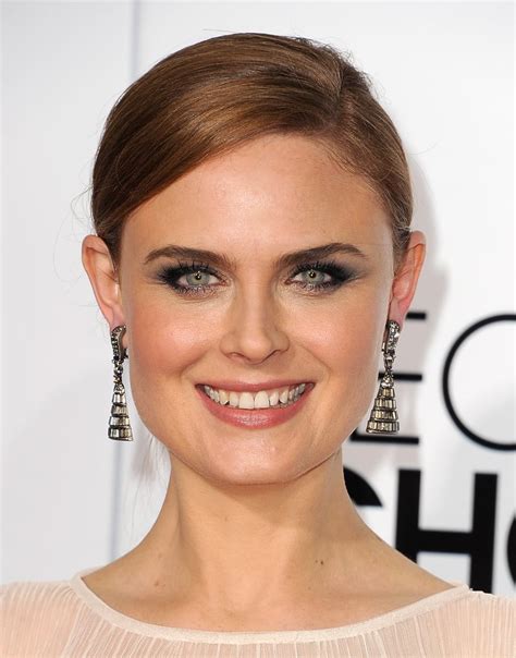 Emily Deschanel Hair And Makeup At Peoples Choice Awards 2014 Red