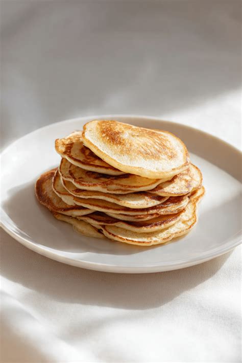 2-Ingredient Banana Pancakes - CookingFlash