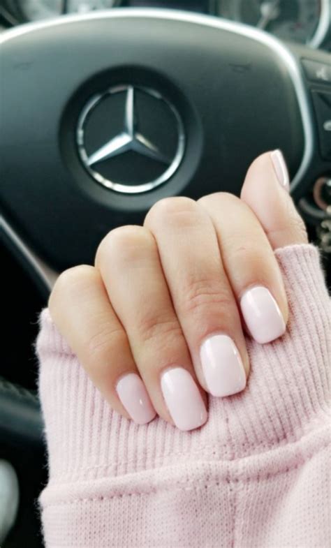 Popular Spring Nail Colors For An Unblurred Lady