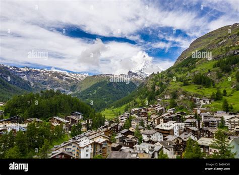 Spectacular scenery of beautiful Zermatt valley and Matterhorn peak ...