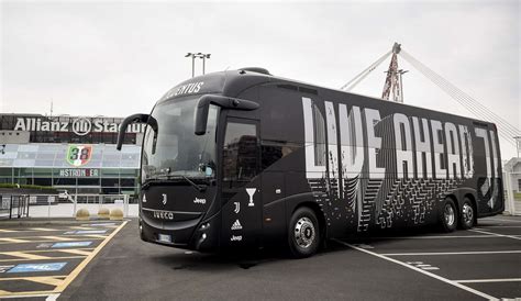 Il Nuovo Bus Della Prima Squadra Juventus